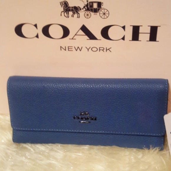 COACH Wallet - Picture 1 of 8
